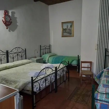 Affittacamere La Contadina Sisina بيت ضيافة Aliano