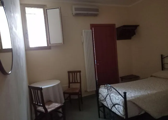 Affittacamere La Contadina Sisina * Aliano